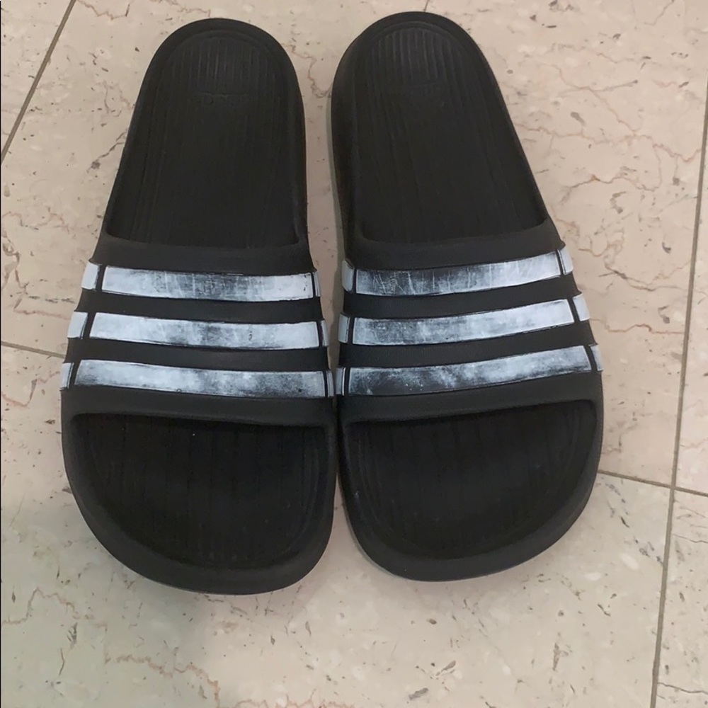 Adidas slipper free with any purchase - Picture 1 of 3